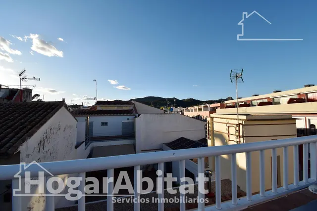 CASA REFORMADA Y MUY BONITA CON TRASTERO Y TERRAZA — 36