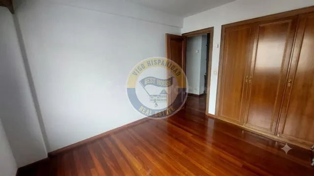 Piso con garaje y vistas a la ría en pleno centro de Vigo - foto 5