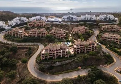 Apartamento en planta baja elevada con jardín privada, en La Mairena. — 19