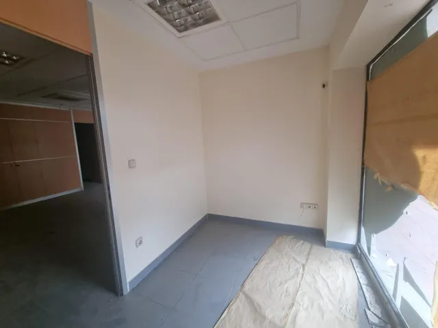 **SE ALQUILA ESTUPENDO LOCAL EN PLAZA DE VICTORIA - LOJA** — 12