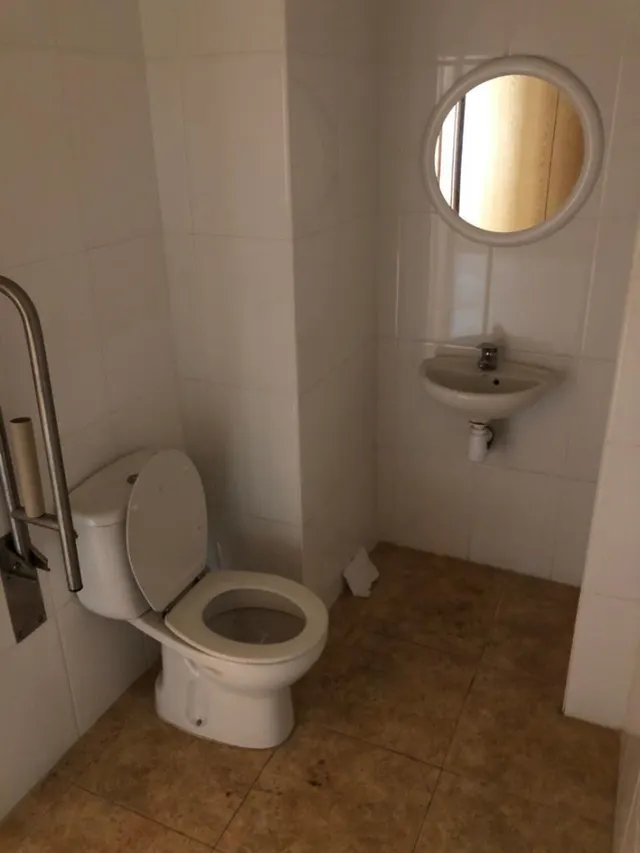 LOCAL COMERCIAL DE 198 METROS CUADRADOS — 5