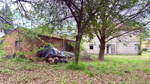 SE VENDE CASA DE PIEDRA CON FINCA EN A BARRELA CON 5 habitac - foto 3