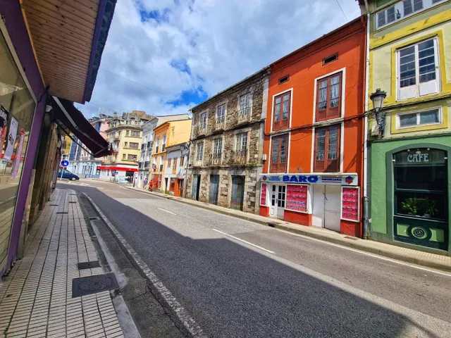 Edificio con terreno para rehabilitar en pleno centro de Veg - foto 2