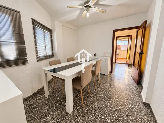 Ático en exclusiva totalmente reformado de 56 m2 con terraza en zona benalúa de Alicante: edificio con ascensor — 16