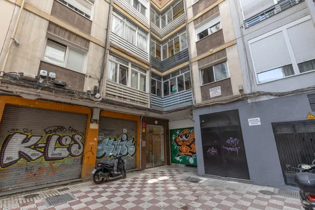 Amplio piso en Pedro Antonio de Alarcón — 36
