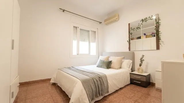 Se vende piso en calle Valencia — 32