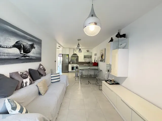 APARTAMENTO CON JARDÍN PRIVADO DE 30 M2 EN CAMPOAMOR. 3 DORM. 2 BAÑOS. CON PISCINA COMUN.SUPERFICIE DE 93 M2. — 9