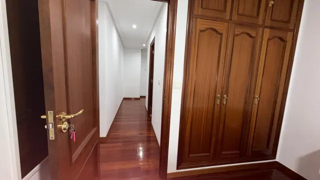 MARAVILLOSO PISO DE ALQUILER POR TEMPORADA EN PLENO CENTRO DE OURENSE – ZONA VALLE-INCLÁN — 26