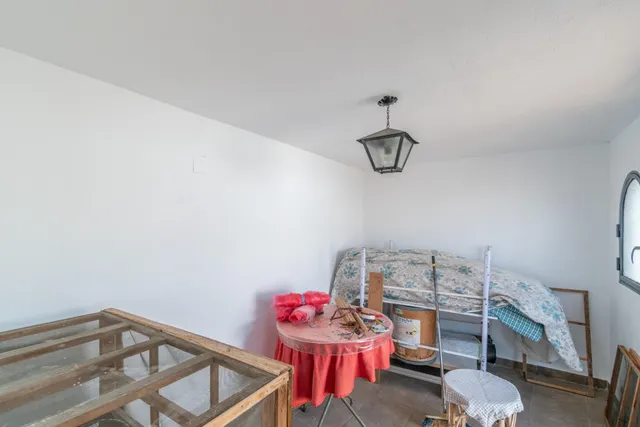 Gran Casa en Esquina en Atarfe – 4 Dormitorios, Piscina, Garaje y Espacio Comercial — 44