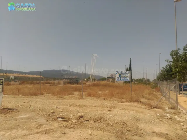 PARCELA CALIFICADA COMO SUELO URBANO EN LA ZONA RESIDENCIAL  - foto 3