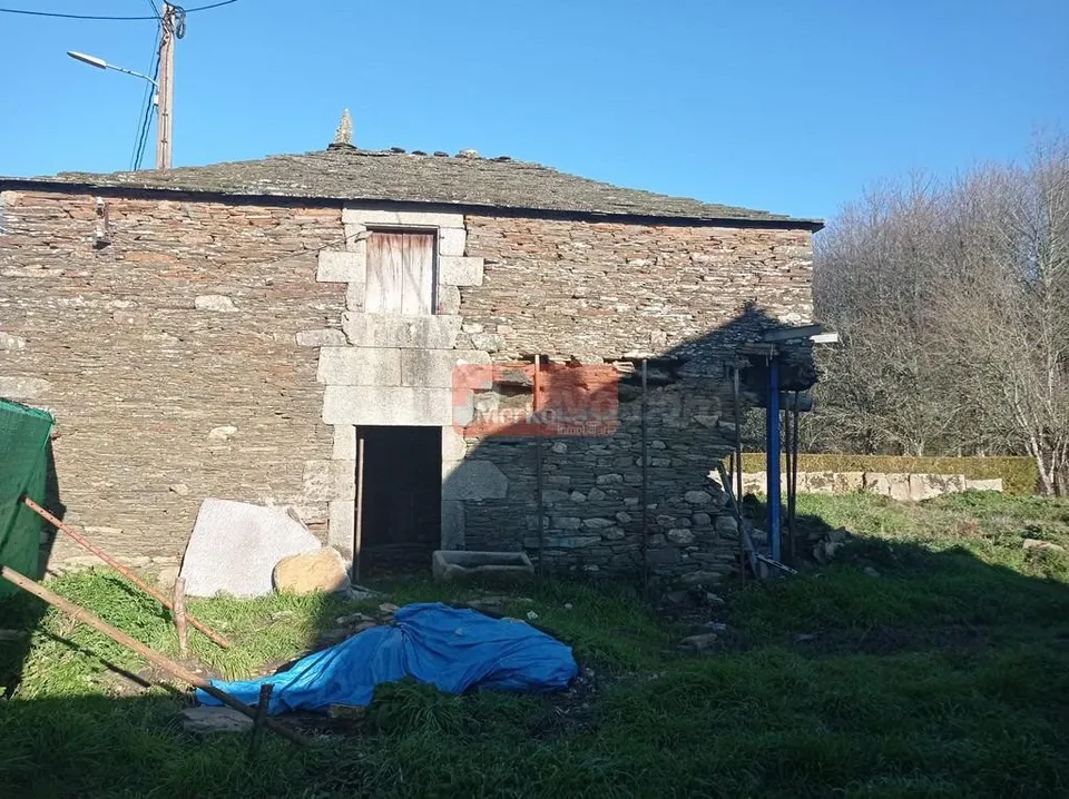 SE VENDE CASA PARA REFORMAR EN BEGONTE