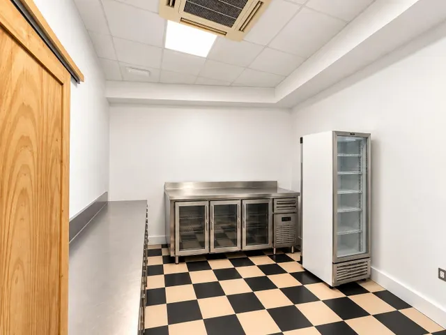Traspaso de Local de Hostelería en el Paseo Marítimo de Palma – Recién Renovado — 6