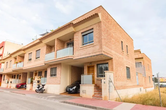 DÚPLEX 4 DORMITORIOS CON PLACAS SOLARES + VISTAS A LA MONTAÑ