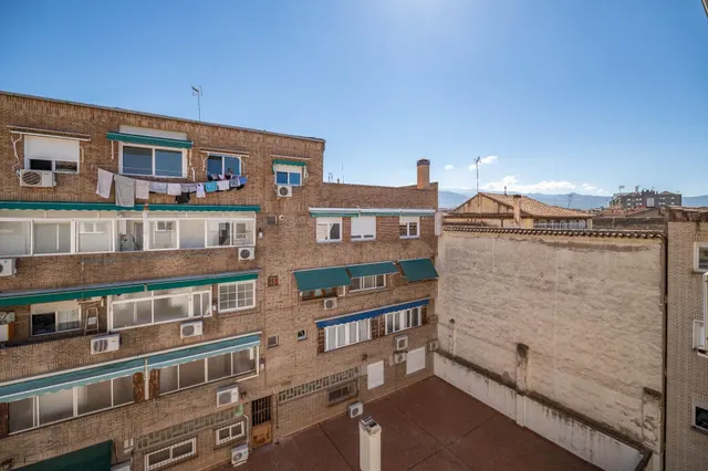 Impresionante Vivienda de Lujo con Diseño Moderno y Comodidades Exclusivas — 33