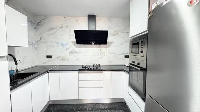 Exclusiva Casa Reformada con Piscina Privada y Parcela de 7.000 m2 en Blanca, Murcia — 16