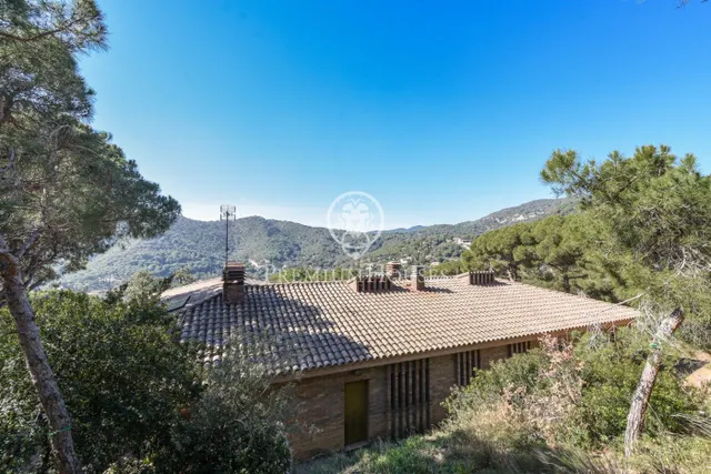 Casa en venta en plena montaña con piscina y vistas al mar en Cabrera de Mar — 12