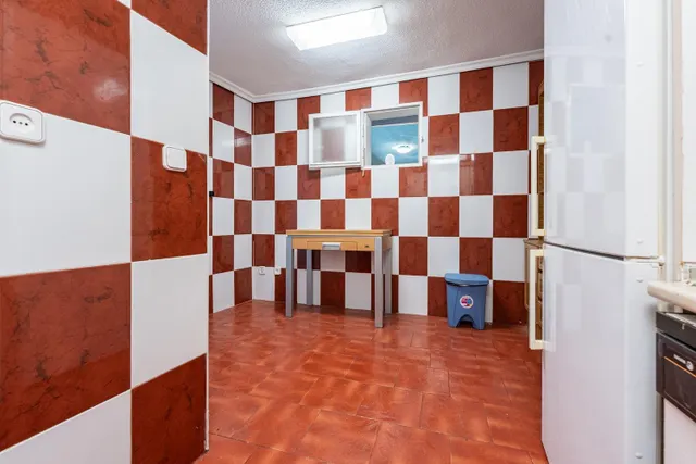VIVIENDA CON MUCHAS POSIBILIDADES EN CALLE FUENCARRAL — 20
