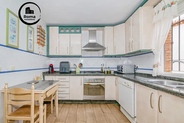 ¡AMPLIA CASA DE 4 DORMITORIOS, 3 BAÑOS Y CALEFACCIÓN CENTRAL EN LA ZUBIA! ✨ — 12