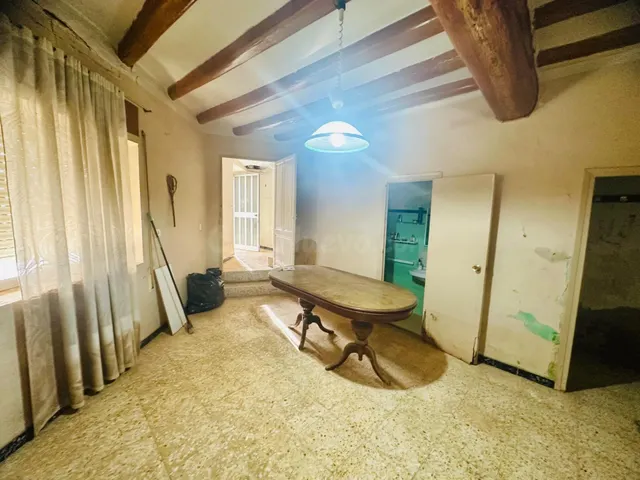Preciosa casa de pueblo esquinera en Godall — 2
