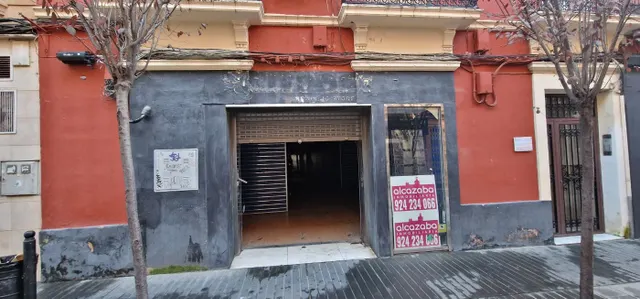 AMPLIO LOCAL EN ALQUILER CALLE MENACHO — 17