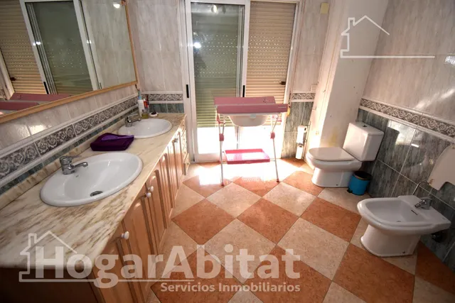 AMPLIA CASA CON GARAJE Y GRAN TERRAZA Y UNA SEGUNDA VIVIENDA — 32