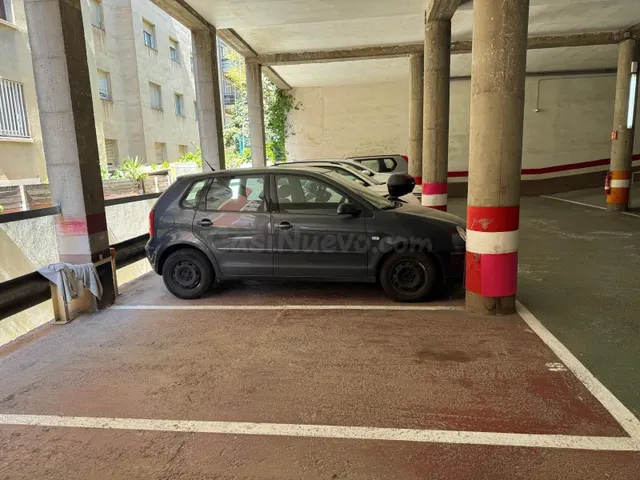 Plaza de parking de coche — 3