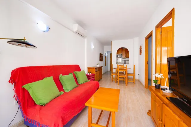 Apartamento de 2 dormitorios con piscina comunitaria en Torrevieja — 10