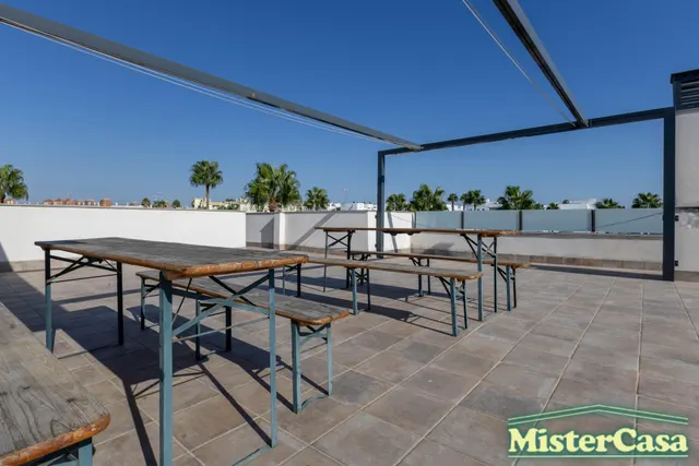 EXCLUSIVA!! Piso 3 dormitorios , 2 baños ,garaje y trastero . Gran patio  y piscina comunitaria . ROTA — 49