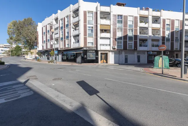 Local comercial 300m² en venta - Correos — 32
