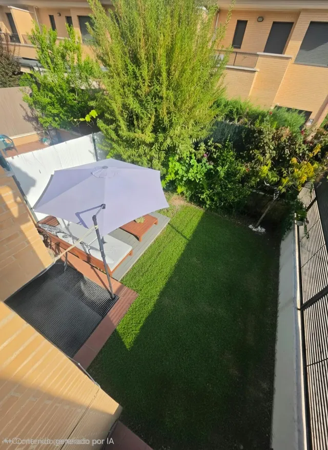 Chalet de esquina en zona hospital — 45