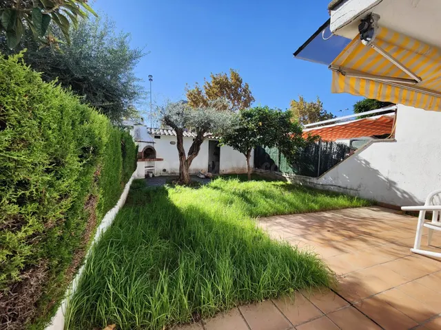 Casa adosada en Calafell de 3 habitaciones y gran jardín cerca del tren — 5