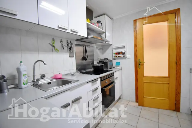 MUY AMPLIO CON 5 DORMITORIOS Y TERRAZA EN CENTRO — 6