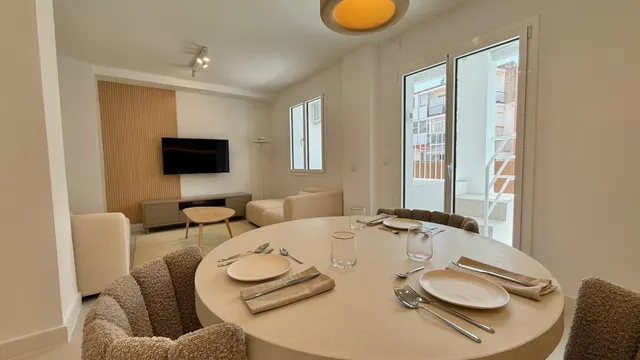 Vivienda completamente reformada con 3 dormitorios, terraza, jardín privado y piscina — 30