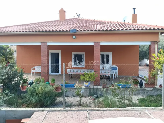 SE VENDE CHALET EN BUEN ESTADO EN MONFORTE DEL CID EN LA ZONA DEL FONT DEL LLOP — 17