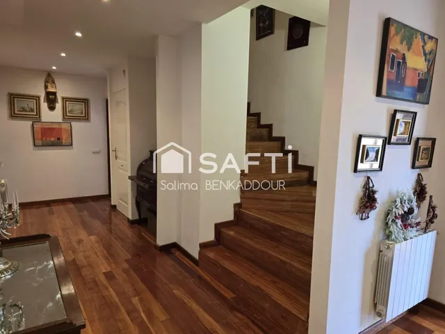 Estupendo chalet de 998 m2 de parcela y 620 m2 de vivienda. — 23