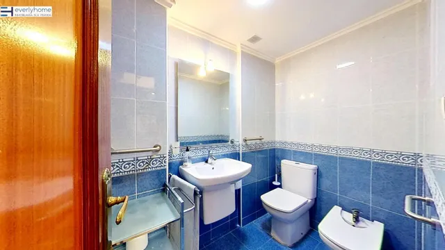 Piso totalmente exterior de 4 habitaciones con ascensor en  Ayora – Blasco Ibáñez — 29