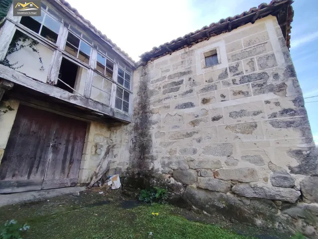SE VENDE PARCELA DE 874 M2 CON CASA DE PIEDRA DE 247 M2 AMBA
