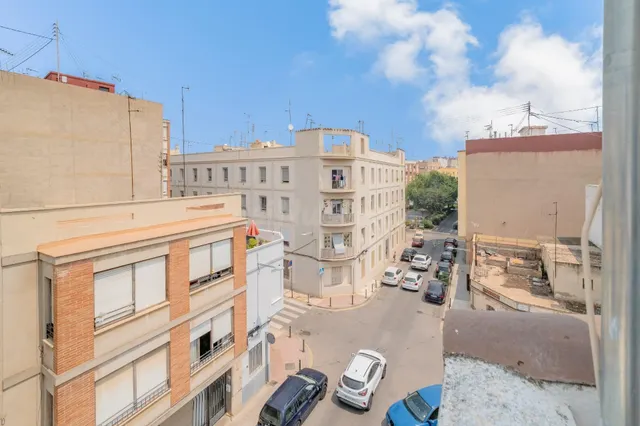 Espectacular Casa Unifamiliar de 176 m2 con Garaje, Patio y  - foto 2