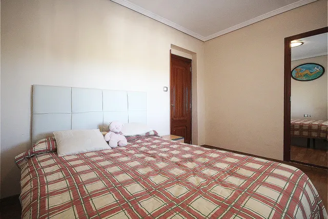 AMPLIO CHALET INDEPENDIENTE EN VENTA EN SIERRA PERENCHIZA — 29
