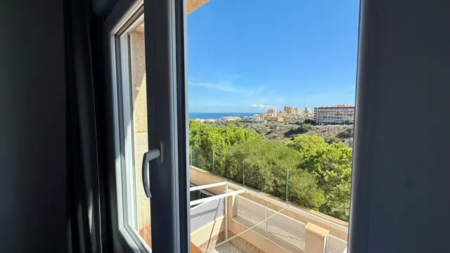 Apartamento con vistas al mar, piscina y licencia turística en La Mata, Torrevieja — 16
