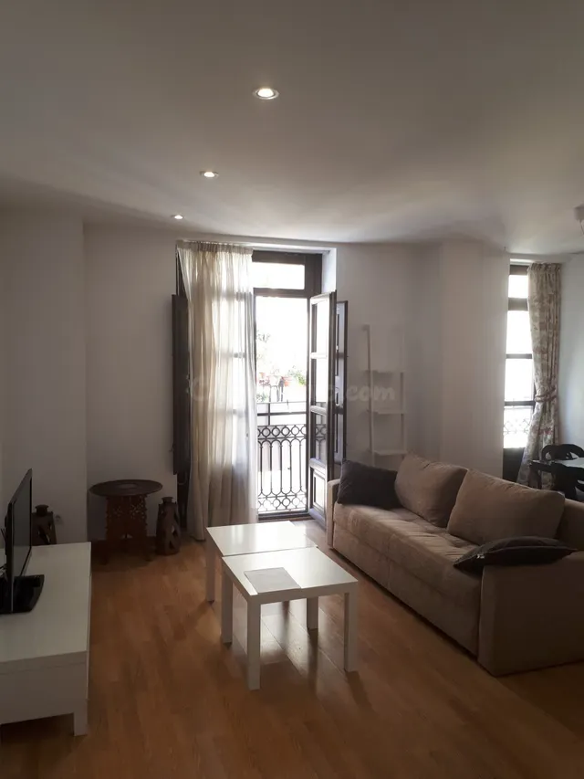 Piso 2 habitaciones 75m² en alquiler - Ciutat Vella - foto 4