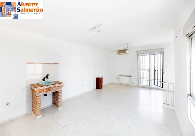 Vive en el corazón de Armilla: 4 dormitorios, patio, terraza y garaje — 20