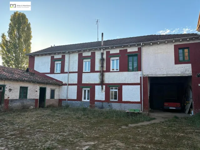 CASA CON AMPLIO TERRENO PRÓXIMA A LEÓN — 7