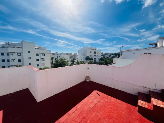 PAREADO EN VENTA EN LA COLINA A UN PASO DE LA PLAYA. — 35