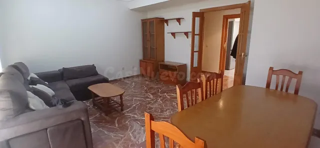 Amplia y luminosa vivienda, para familia o estudiantes — 2