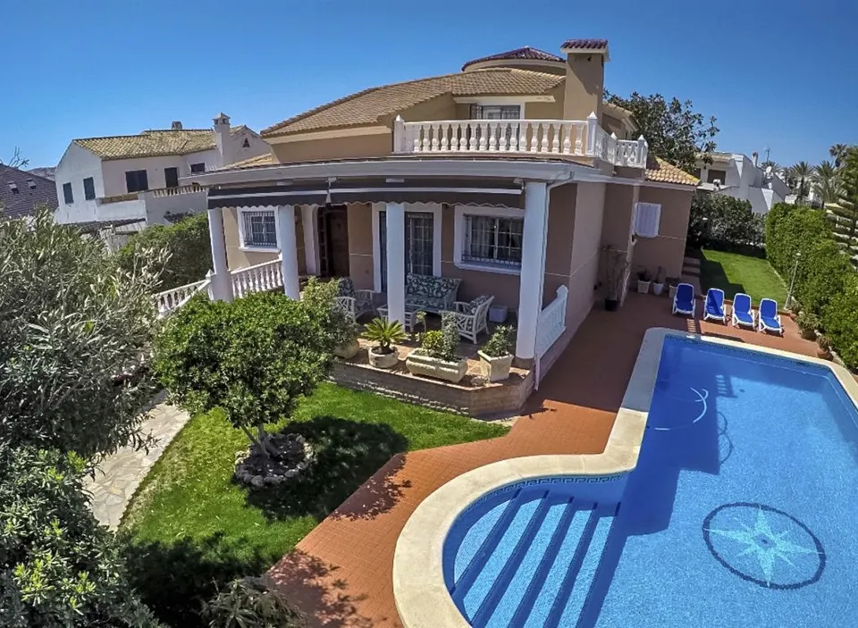 VILLA DE LUJO PLAYA DE LA MATA. URBANIZACION PRIVADA!!!