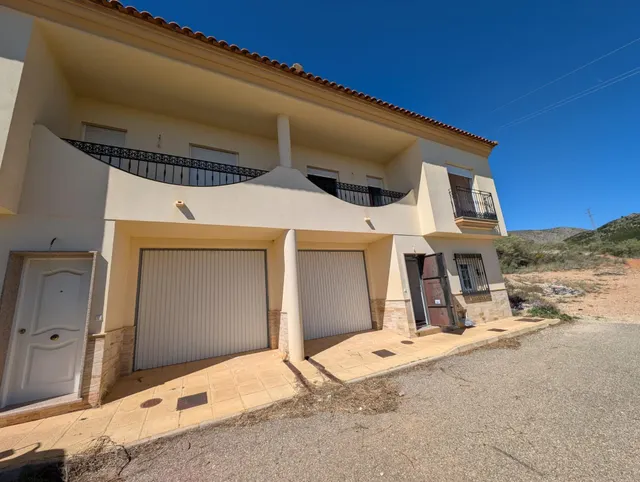 Se venden 4 últimos dúplex en Oria — 49
