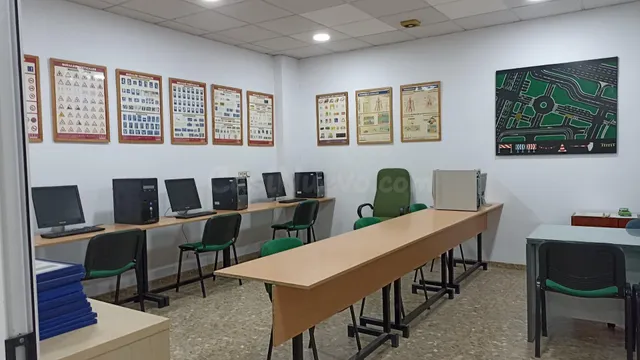 ¡¡ LOCAL ZONA ARENAL, VENTA POR JUBILACION!! - foto 2