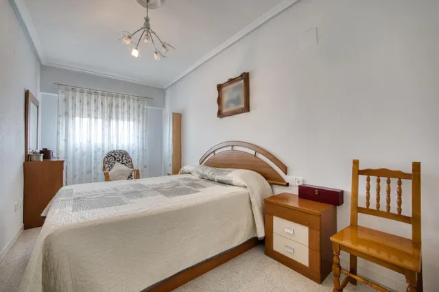 Amplia y Luminosa Vivienda en esquina de 3 dorm. baño y aseo con Garaje Cerrado en el Corazón de la Ciudad — 13