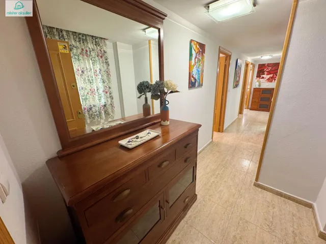 ALQUILER DE HABITACIÓN PARA ESTUDIANTE, IDEAL PARA UNIVERSITARIO DE MEDICINA Y CIENCIAS DE LA SALUD — 24